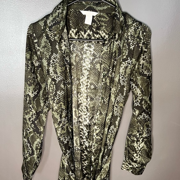 Green snake print long sleeve blouse with tie - Picture 2 of 4